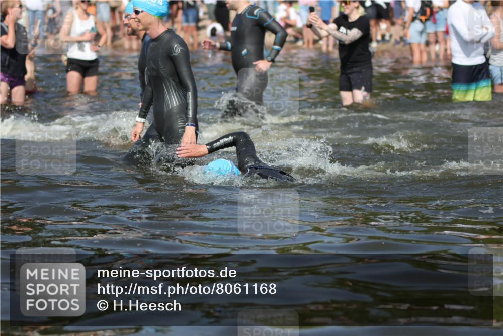 22.06.2025 - Viking Triathlon H.Heesch http://msf.ph/oto/8061168 22.06.2025 10:03:38 Schwimmen 42, 58, 62, 79, 148, 179, 182, 221, 434, 454, 556, 619, 635, 645, 659 meine-sportfotos.de
