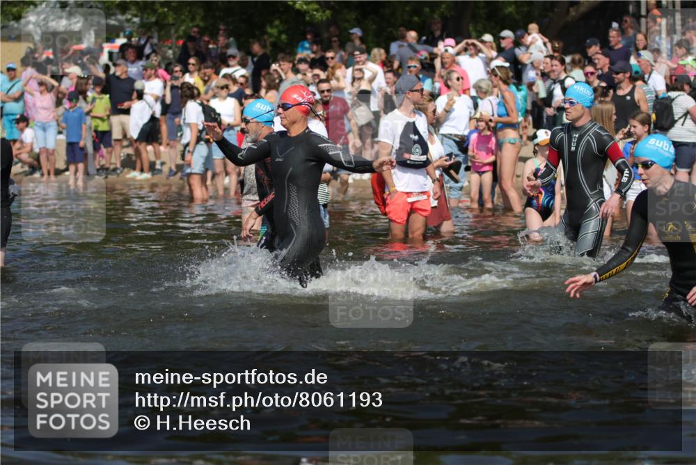22.06.2025 - Viking Triathlon H.Heesch http://msf.ph/oto/8061193 22.06.2025 10:03:42 Schwimmen 58, 62, 79, 108, 148, 157, 179, 296, 434, 456, 619, 635, 645, 648, 659 meine-sportfotos.de