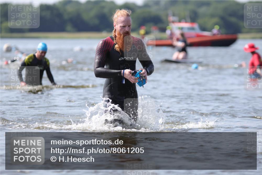 22.06.2025 - Viking Triathlon H.Heesch http://msf.ph/oto/8061205 22.06.2025 10:39:49 Schwimmen 25, 29, 86, 244, 283, 423, 437, 518 meine-sportfotos.de