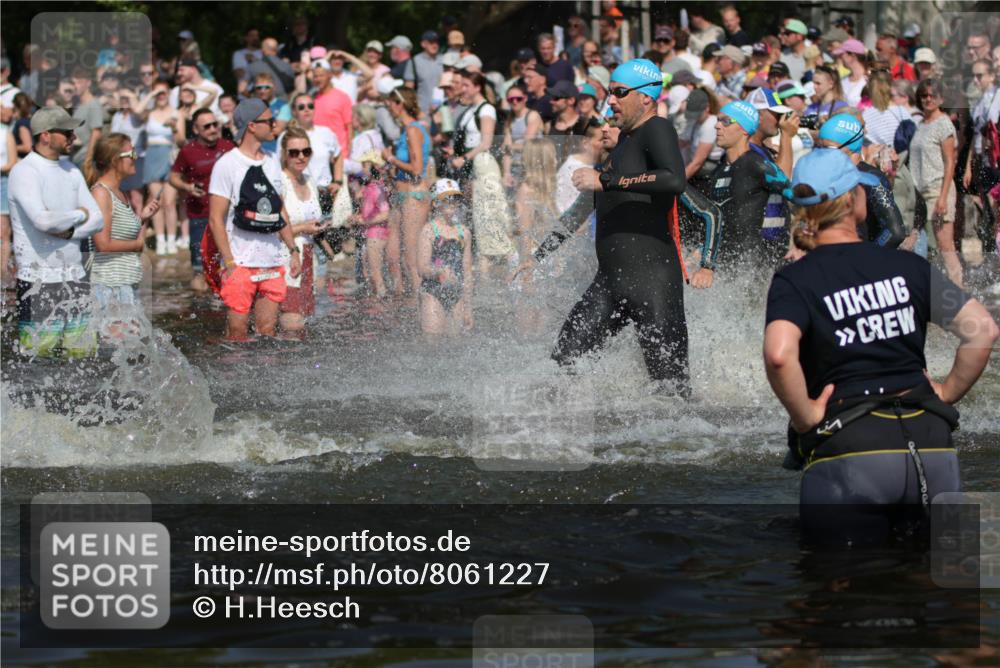 22.06.2025 - Viking Triathlon H.Heesch http://msf.ph/oto/8061227 22.06.2025 10:03:46 Schwimmen 26, 62, 77, 79, 108, 148, 157, 296, 396, 451, 456, 495, 619, 635, 648 meine-sportfotos.de