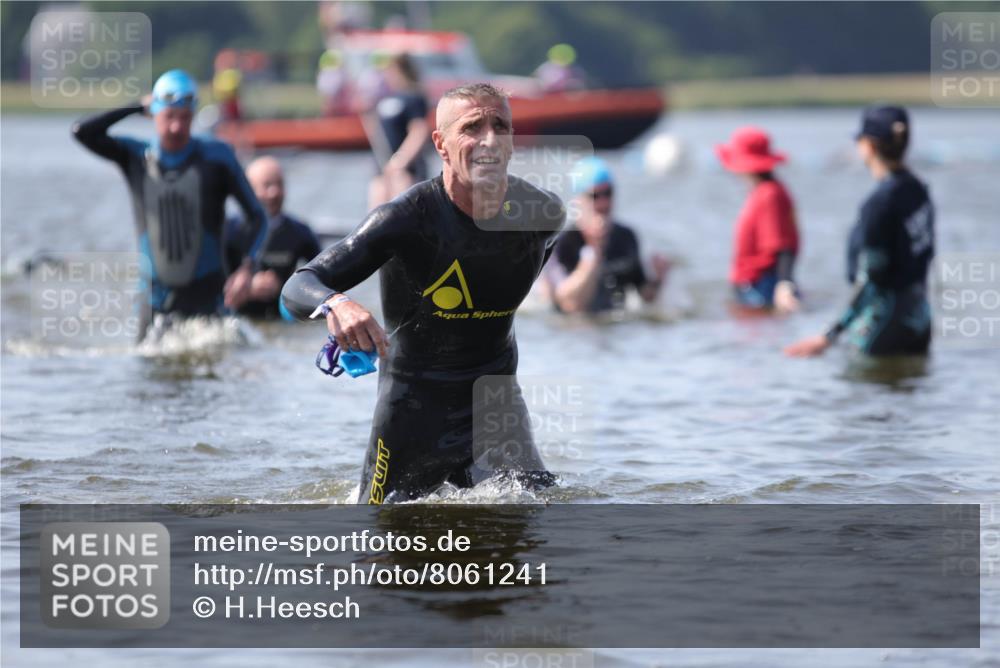 22.06.2025 - Viking Triathlon H.Heesch http://msf.ph/oto/8061241 22.06.2025 10:40:05 Schwimmen 248, 283, 379, 394, 487, 538, 553 meine-sportfotos.de