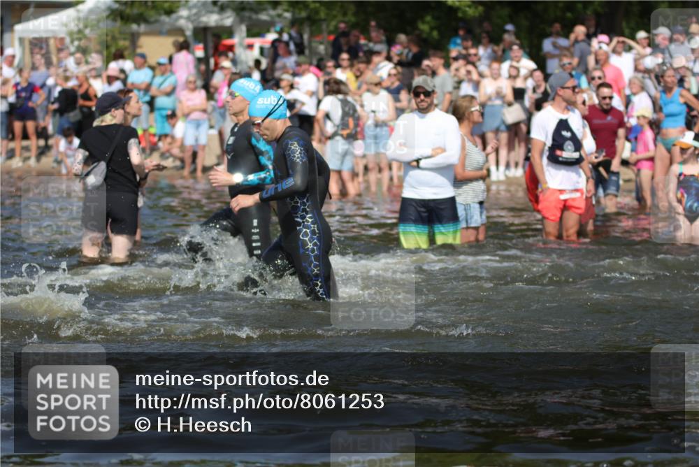 22.06.2025 - Viking Triathlon H.Heesch http://msf.ph/oto/8061253 22.06.2025 10:03:48 Schwimmen 26, 62, 77, 79, 108, 148, 157, 296, 396, 451, 456, 495, 619, 635, 648 meine-sportfotos.de