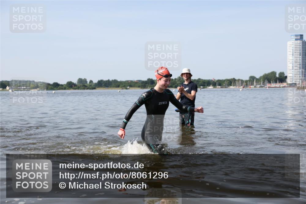 22.06.2025 - Viking Triathlon Michael Strokosch http://msf.ph/oto/8061296 22.06.2025 10:25:25 Schwimmen 122, 641 meine-sportfotos.de