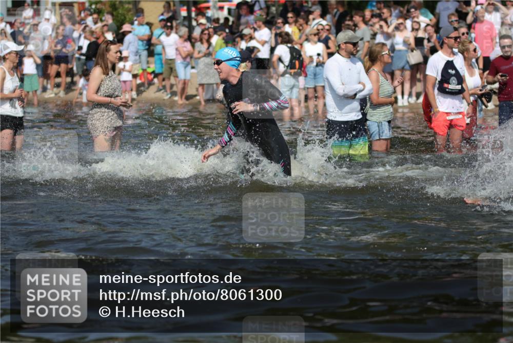 22.06.2025 - Viking Triathlon H.Heesch http://msf.ph/oto/8061300 22.06.2025 10:03:52 Schwimmen 26, 54, 77, 108, 157, 215, 242, 296, 336, 383, 396, 451, 456, 495, 648 meine-sportfotos.de