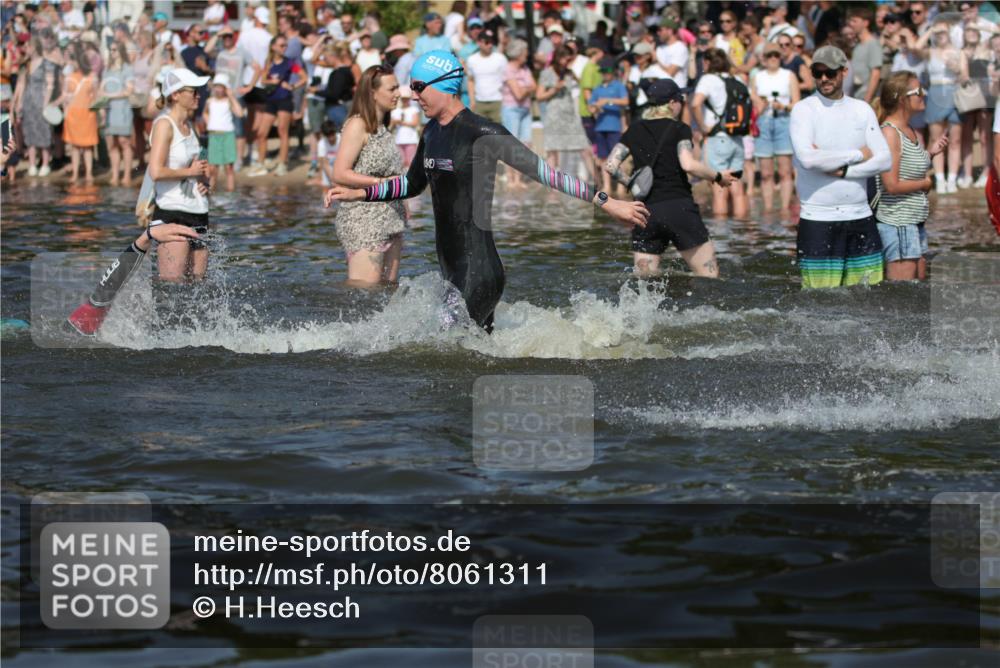 22.06.2025 - Viking Triathlon H.Heesch http://msf.ph/oto/8061311 22.06.2025 10:03:52 Schwimmen 26, 54, 77, 108, 157, 215, 242, 296, 336, 383, 396, 451, 456, 495, 648 meine-sportfotos.de