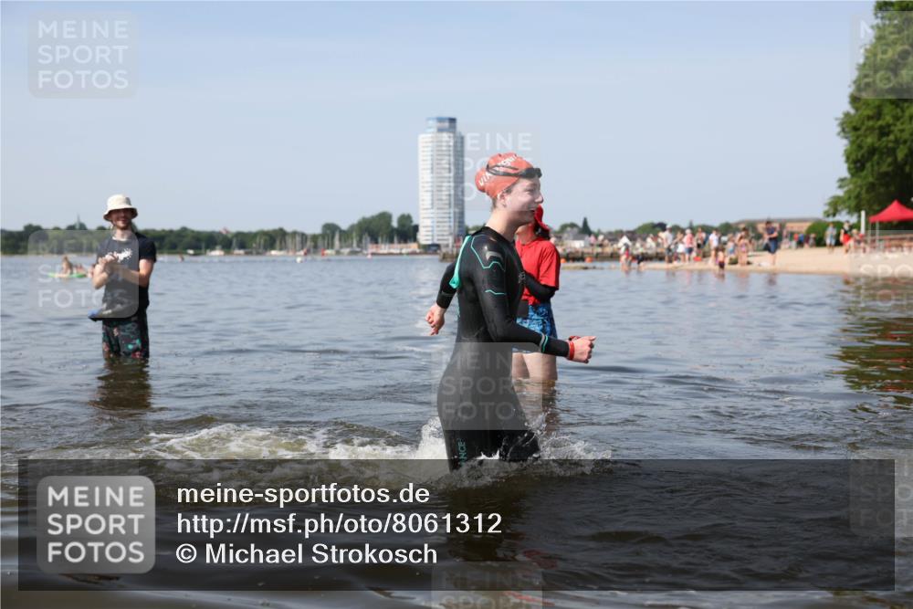 22.06.2025 - Viking Triathlon Michael Strokosch http://msf.ph/oto/8061312 22.06.2025 10:25:27 Schwimmen 2, 122, 641 meine-sportfotos.de