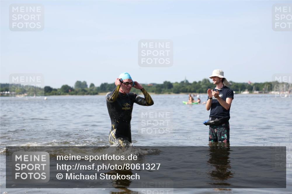 22.06.2025 - Viking Triathlon Michael Strokosch http://msf.ph/oto/8061327 22.06.2025 10:25:35 Schwimmen 2, 420, 485, 544, 641 meine-sportfotos.de