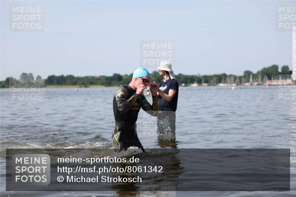 22.06.2025 - Viking Triathlon Michael Strokosch http://msf.ph/oto/8061342 22.06.2025 10:25:35 Schwimmen 2, 420, 485, 544, 641 meine-sportfotos.de