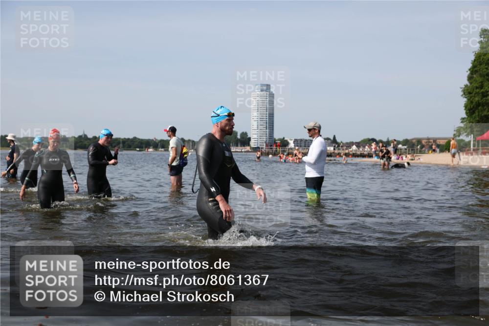 22.06.2025 - Viking Triathlon Michael Strokosch http://msf.ph/oto/8061367 22.06.2025 10:46:01 Schwimmen 217, 342, 360, 372, 468, 525, 615, 621, 633, 647 meine-sportfotos.de