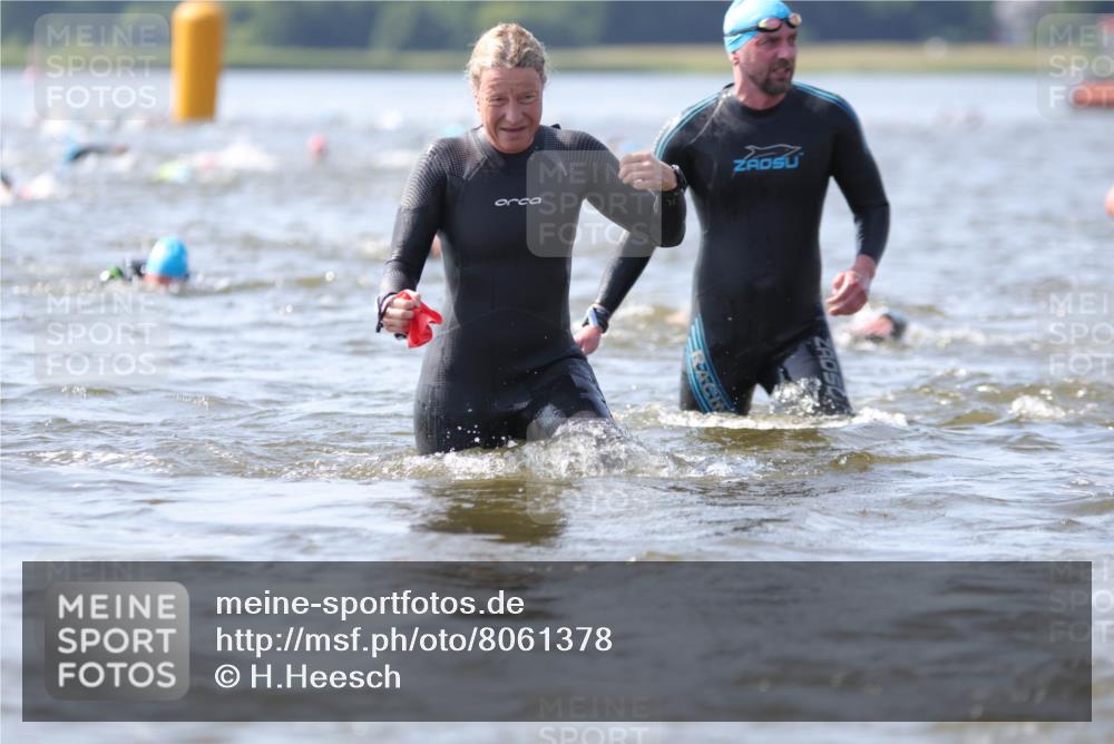 22.06.2025 - Viking Triathlon H.Heesch http://msf.ph/oto/8061378 22.06.2025 10:40:35 Schwimmen 44, 228, 235, 239, 254, 266, 275, 291, 325, 361, 462, 511, 514, 530, 556, 644, 655, 657 meine-sportfotos.de