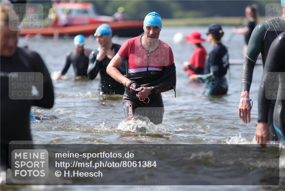 22.06.2025 - Viking Triathlon H.Heesch http://msf.ph/oto/8061384 22.06.2025 10:40:38 Schwimmen 44, 59, 228, 235, 239, 254, 266, 275, 291, 325, 361, 397, 462, 511, 514, 530, 556, 644, 655, 657 meine-sportfotos.de