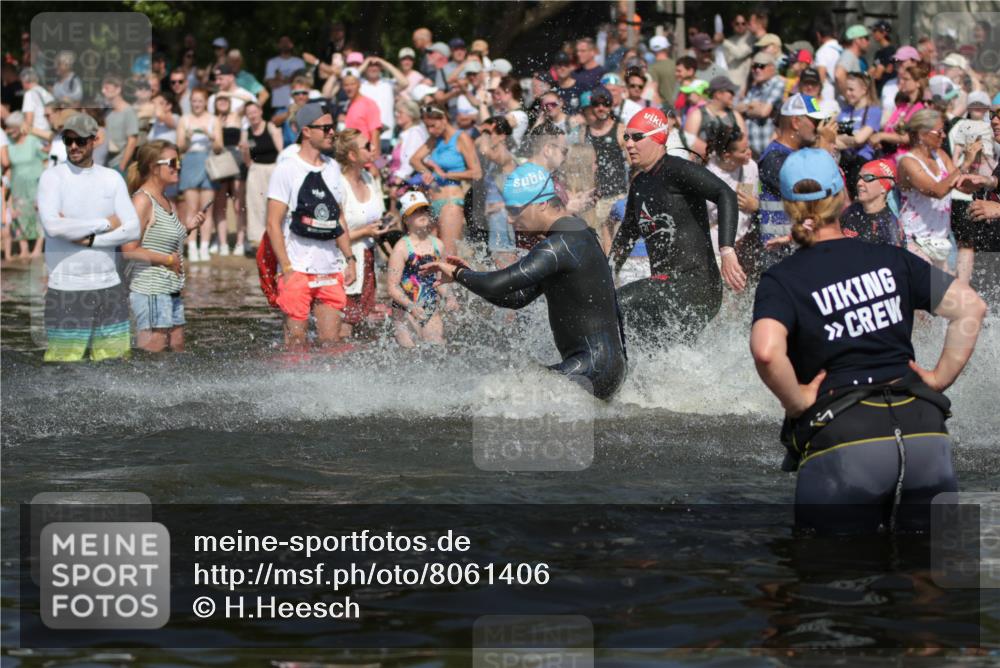 22.06.2025 - Viking Triathlon H.Heesch http://msf.ph/oto/8061406 22.06.2025 10:04:01 Schwimmen 54, 215, 220, 240, 242, 313, 315, 336, 370, 383, 433, 448, 614, 639, 657 meine-sportfotos.de