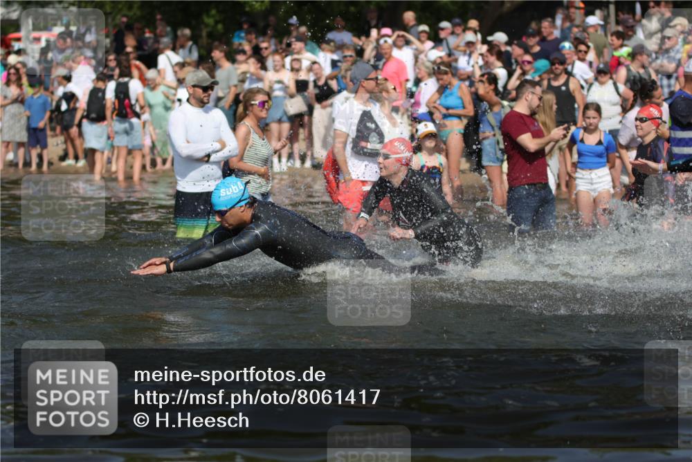 22.06.2025 - Viking Triathlon H.Heesch http://msf.ph/oto/8061417 22.06.2025 10:04:01 Schwimmen 54, 215, 220, 240, 242, 313, 315, 336, 370, 383, 433, 448, 614, 639, 657 meine-sportfotos.de