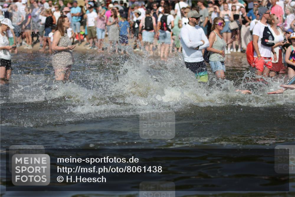 22.06.2025 - Viking Triathlon H.Heesch http://msf.ph/oto/8061438 22.06.2025 10:04:02 Schwimmen 54, 215, 220, 240, 242, 313, 315, 336, 370, 383, 433, 448, 614, 639, 657 meine-sportfotos.de