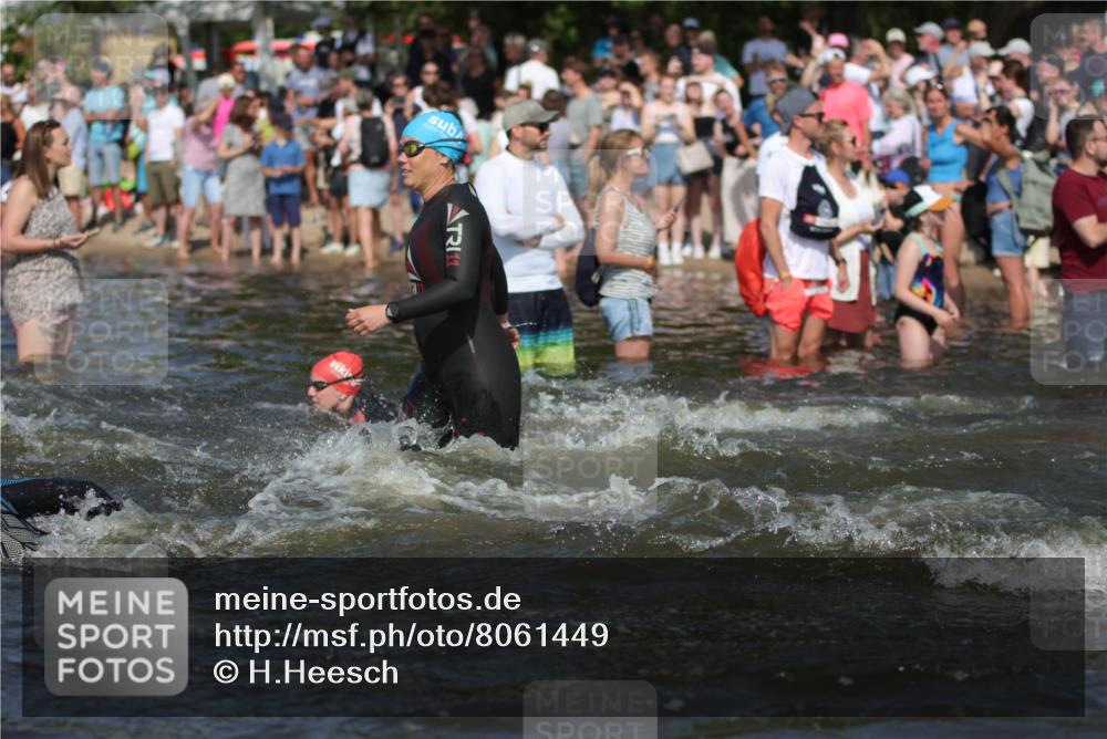 22.06.2025 - Viking Triathlon H.Heesch http://msf.ph/oto/8061449 22.06.2025 10:04:04 Schwimmen 54, 215, 220, 240, 242, 313, 315, 336, 370, 433, 448, 614, 639, 657 meine-sportfotos.de
