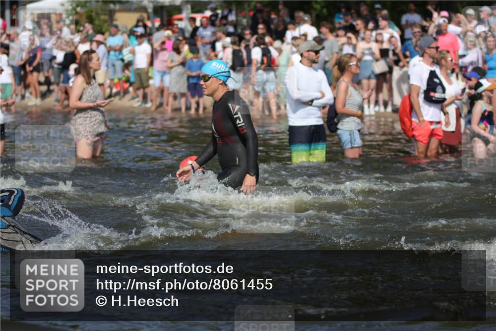 22.06.2025 - Viking Triathlon H.Heesch http://msf.ph/oto/8061455 22.06.2025 10:04:04 Schwimmen 54, 215, 220, 240, 242, 313, 315, 336, 370, 433, 448, 614, 639, 657 meine-sportfotos.de
