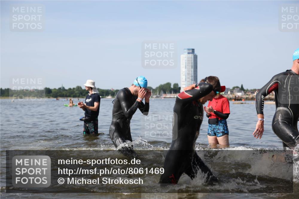 22.06.2025 - Viking Triathlon Michael Strokosch http://msf.ph/oto/8061469 22.06.2025 10:25:47 Schwimmen 2, 10, 49, 420, 455, 485, 544, 557 meine-sportfotos.de