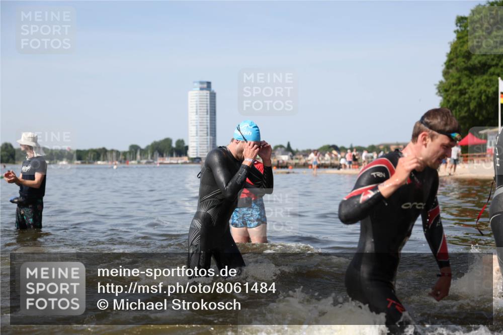 22.06.2025 - Viking Triathlon Michael Strokosch http://msf.ph/oto/8061484 22.06.2025 10:25:48 Schwimmen 10, 49, 420, 455, 485, 544, 557 meine-sportfotos.de