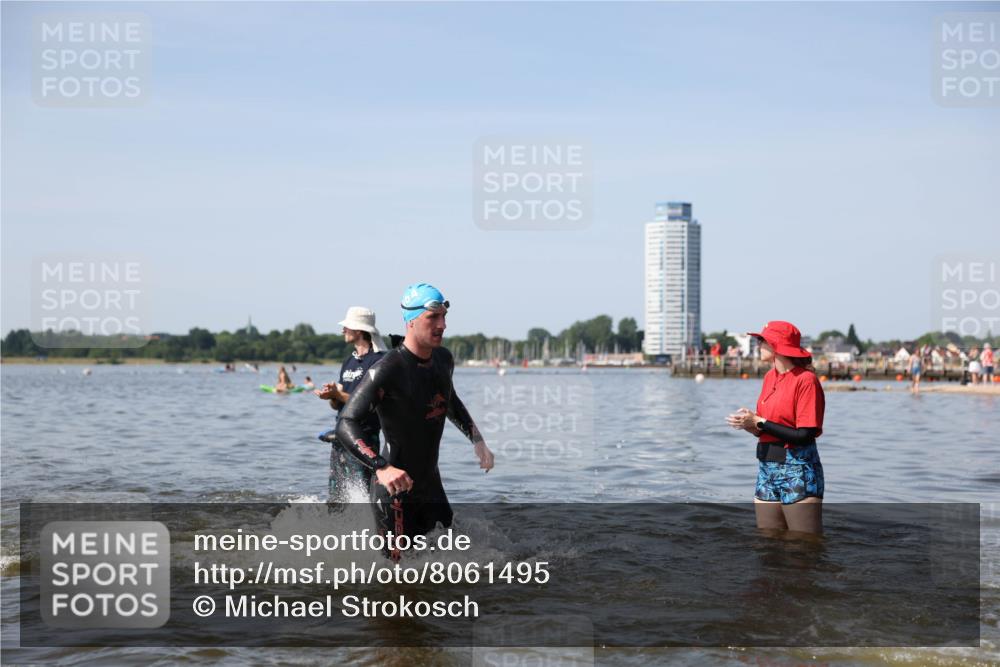 22.06.2025 - Viking Triathlon Michael Strokosch http://msf.ph/oto/8061495 22.06.2025 10:25:49 Schwimmen 10, 49, 420, 455, 485, 544, 557, 642 meine-sportfotos.de