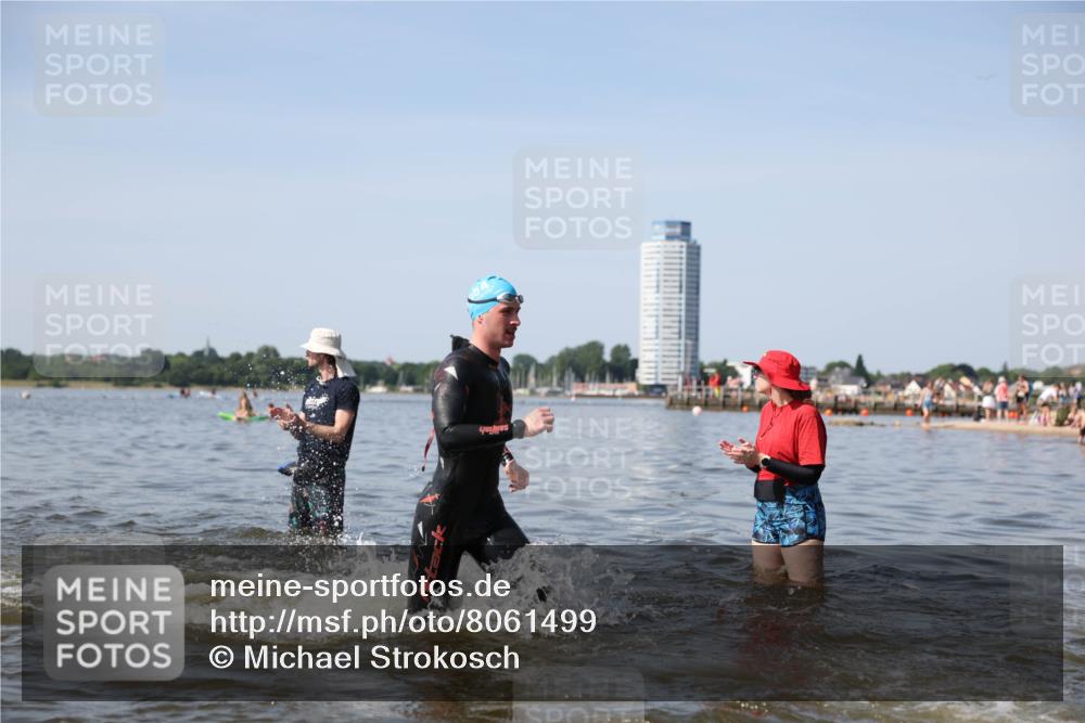 22.06.2025 - Viking Triathlon Michael Strokosch http://msf.ph/oto/8061499 22.06.2025 10:25:49 Schwimmen 10, 49, 420, 455, 485, 544, 557, 642 meine-sportfotos.de