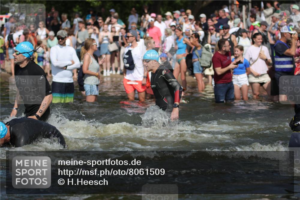 22.06.2025 - Viking Triathlon H.Heesch http://msf.ph/oto/8061509 22.06.2025 10:04:08 Schwimmen 156, 199, 220, 240, 313, 315, 351, 370, 433, 448, 474, 529, 614, 639, 657 meine-sportfotos.de