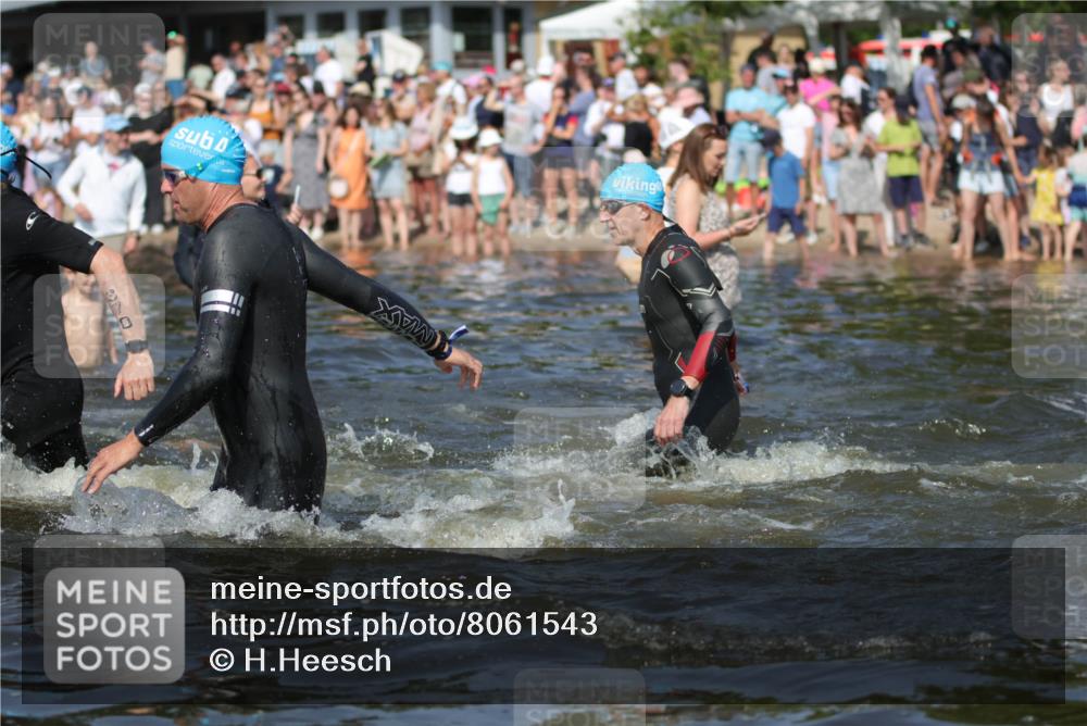 22.06.2025 - Viking Triathlon H.Heesch http://msf.ph/oto/8061543 22.06.2025 10:04:10 Schwimmen 141, 142, 156, 185, 199, 240, 276, 313, 351, 370, 448, 474, 493, 529, 614 meine-sportfotos.de
