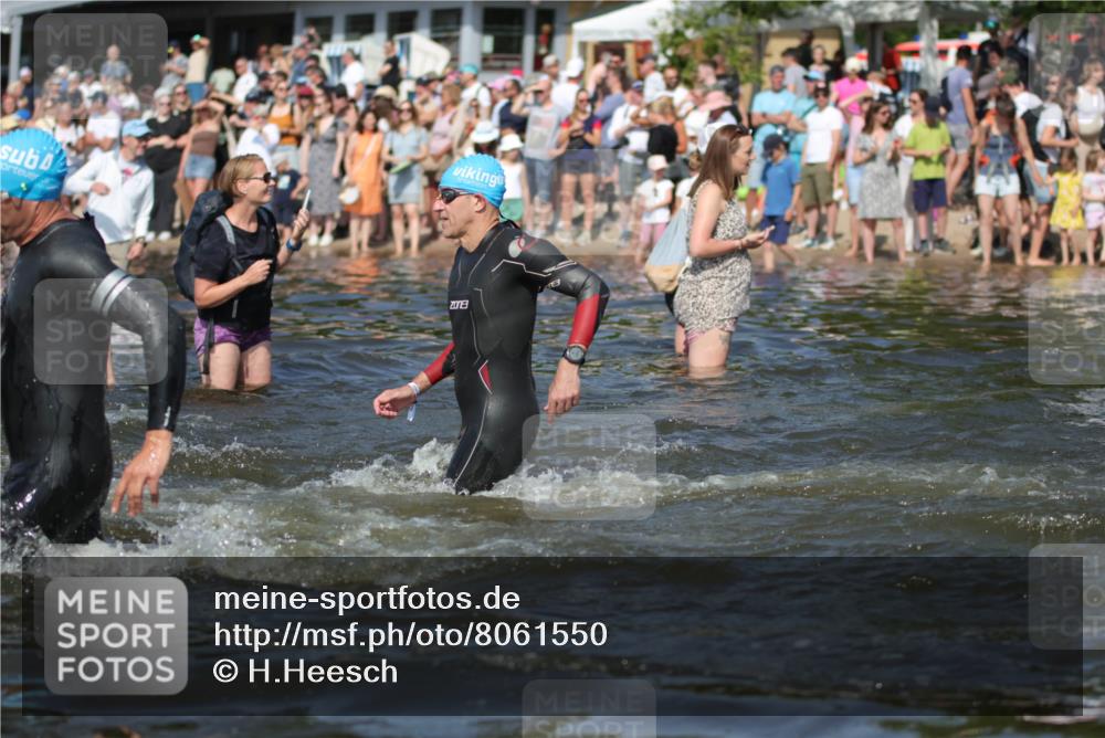 22.06.2025 - Viking Triathlon H.Heesch http://msf.ph/oto/8061550 22.06.2025 10:04:10 Schwimmen 141, 142, 156, 185, 199, 240, 276, 313, 351, 370, 448, 474, 493, 529, 614 meine-sportfotos.de