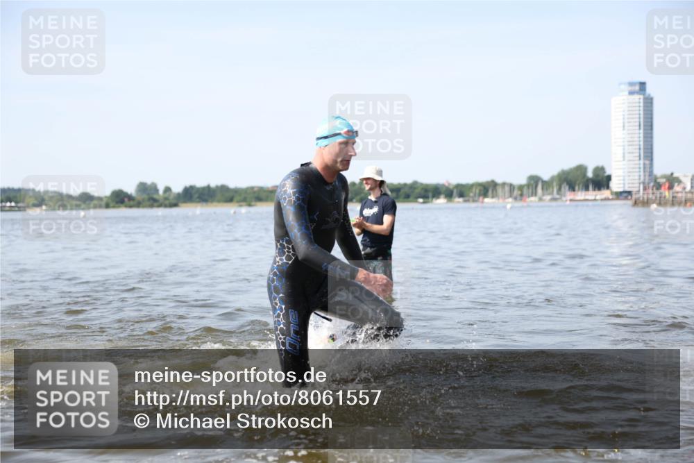 22.06.2025 - Viking Triathlon Michael Strokosch http://msf.ph/oto/8061557 22.06.2025 10:25:57 Schwimmen 10, 49, 455, 557, 617, 642 meine-sportfotos.de