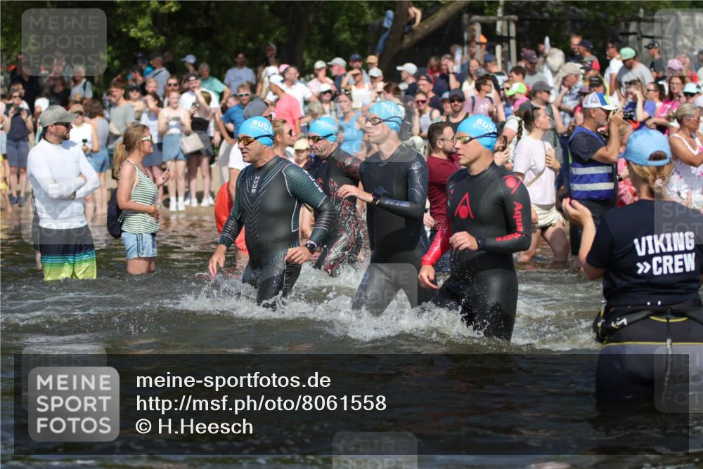 22.06.2025 - Viking Triathlon H.Heesch http://msf.ph/oto/8061558 22.06.2025 10:04:13 Schwimmen 141, 142, 156, 185, 199, 240, 276, 313, 351, 370, 448, 474, 493, 529, 614 meine-sportfotos.de