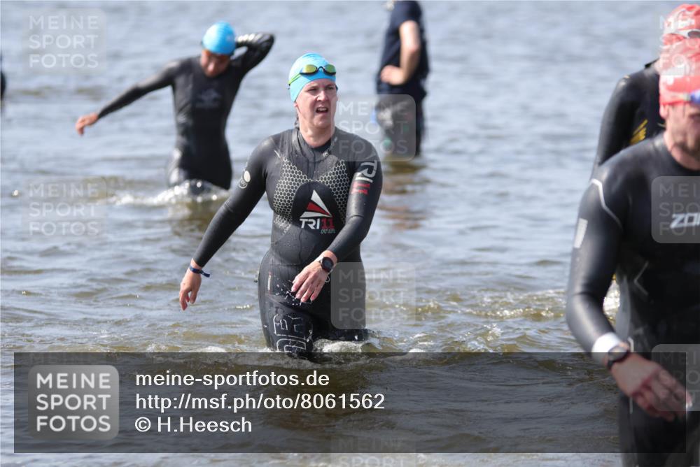 22.06.2025 - Viking Triathlon H.Heesch http://msf.ph/oto/8061562 22.06.2025 10:41:43 Schwimmen 58, 142, 194, 220, 221, 505, 625, 629 meine-sportfotos.de