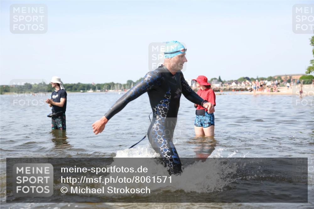 22.06.2025 - Viking Triathlon Michael Strokosch http://msf.ph/oto/8061571 22.06.2025 10:25:58 Schwimmen 49, 617, 642 meine-sportfotos.de