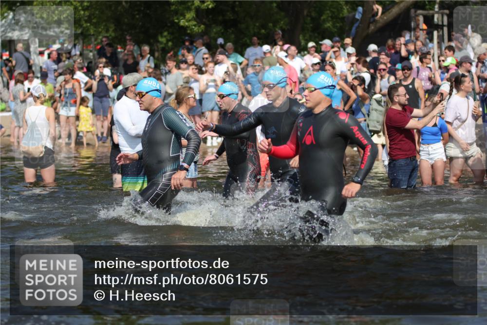 22.06.2025 - Viking Triathlon H.Heesch http://msf.ph/oto/8061575 22.06.2025 10:04:14 Schwimmen 141, 142, 156, 185, 199, 276, 351, 474, 493, 529 meine-sportfotos.de