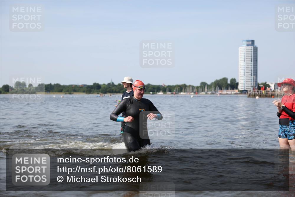 22.06.2025 - Viking Triathlon Michael Strokosch http://msf.ph/oto/8061589 22.06.2025 10:26:01 Schwimmen 49, 617, 642 meine-sportfotos.de