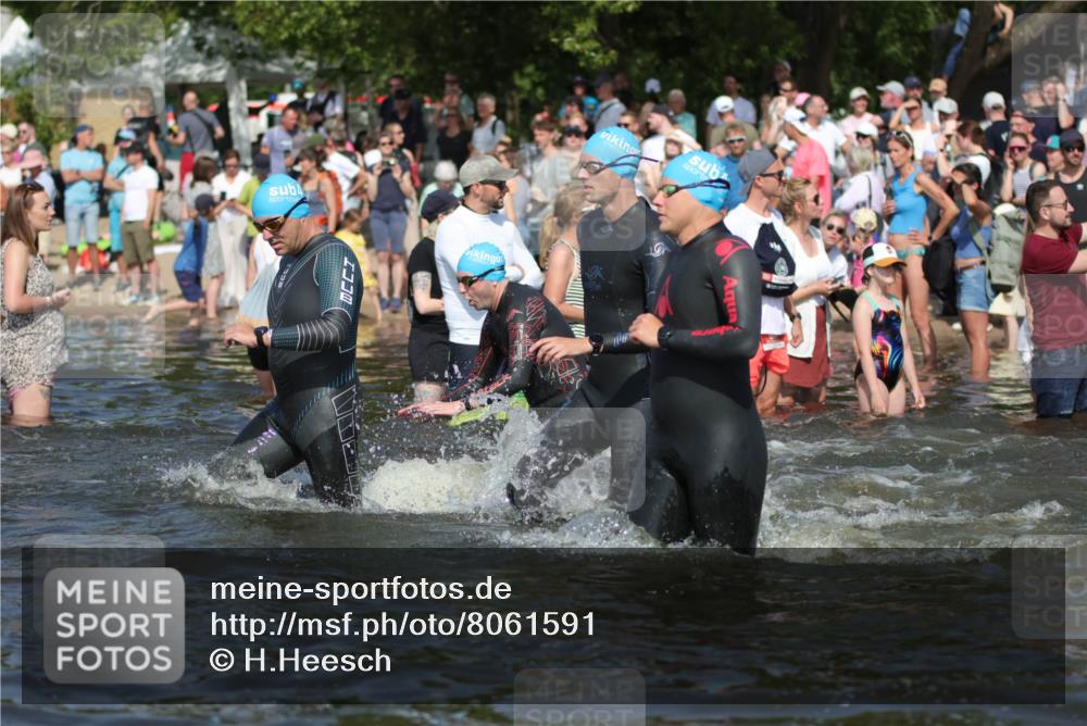 22.06.2025 - Viking Triathlon H.Heesch http://msf.ph/oto/8061591 22.06.2025 10:04:14 Schwimmen 141, 142, 156, 185, 199, 276, 351, 474, 493, 529 meine-sportfotos.de