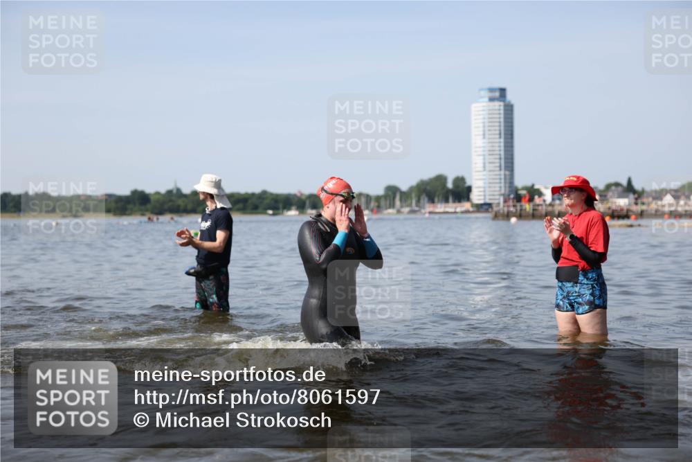 22.06.2025 - Viking Triathlon Michael Strokosch http://msf.ph/oto/8061597 22.06.2025 10:26:01 Schwimmen 49, 617, 642 meine-sportfotos.de