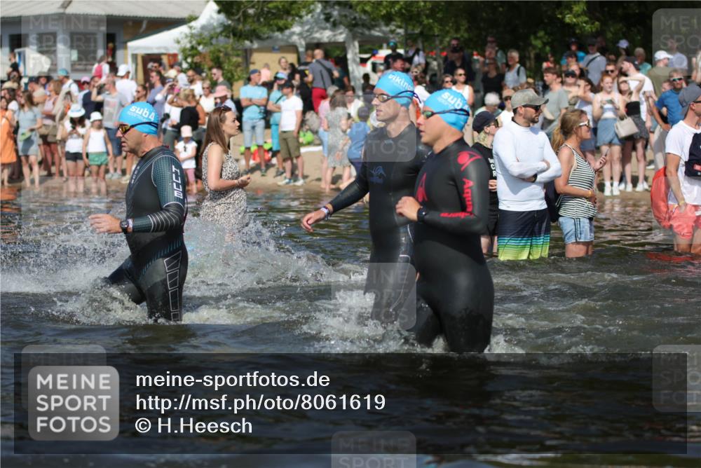 22.06.2025 - Viking Triathlon H.Heesch http://msf.ph/oto/8061619 22.06.2025 10:04:15 Schwimmen 115, 141, 142, 156, 185, 199, 253, 276, 351, 408, 474, 493, 529 meine-sportfotos.de