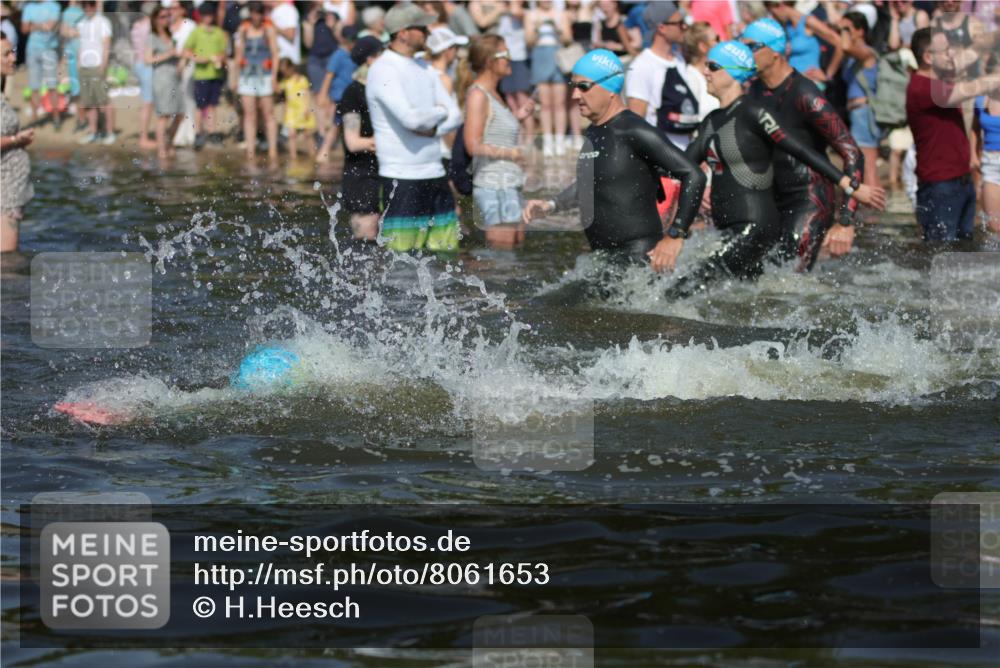22.06.2025 - Viking Triathlon H.Heesch http://msf.ph/oto/8061653 22.06.2025 10:04:18 Schwimmen 115, 141, 142, 156, 185, 195, 199, 253, 276, 351, 377, 408, 474, 493, 529 meine-sportfotos.de