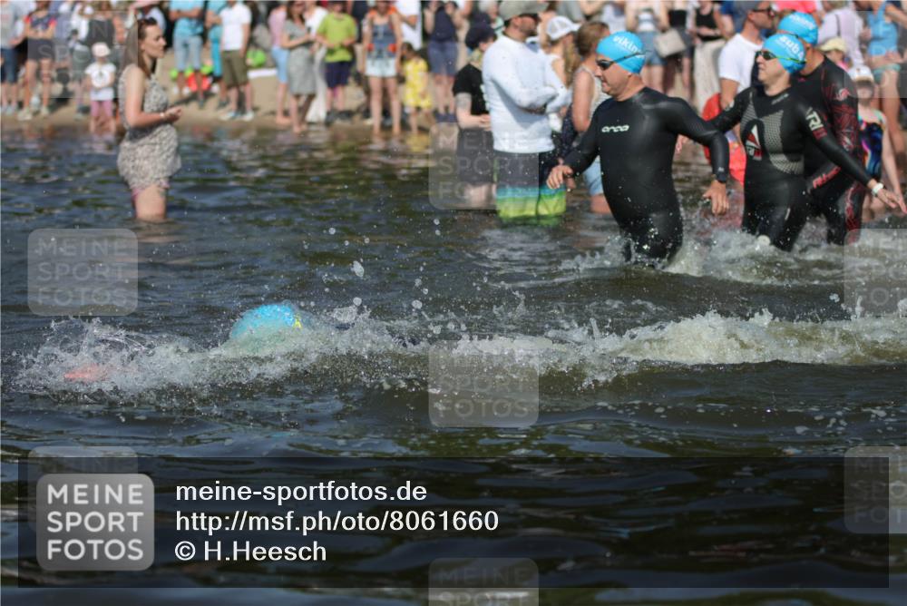 22.06.2025 - Viking Triathlon H.Heesch http://msf.ph/oto/8061660 22.06.2025 10:04:19 Schwimmen 115, 141, 142, 156, 185, 195, 199, 239, 253, 276, 351, 377, 408, 474, 493, 529 meine-sportfotos.de