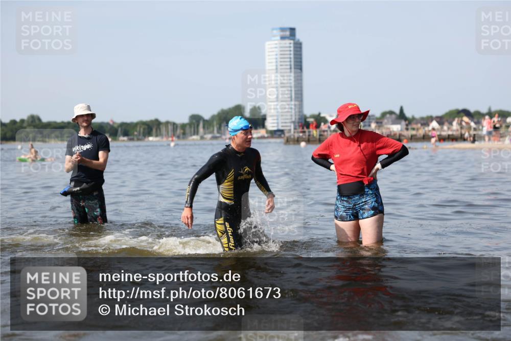 22.06.2025 - Viking Triathlon Michael Strokosch http://msf.ph/oto/8061673 22.06.2025 10:26:12 Schwimmen 9, 526, 617 meine-sportfotos.de