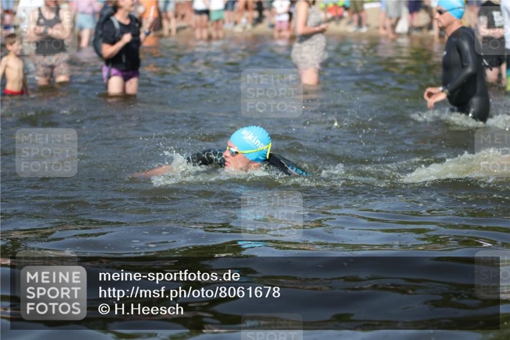 22.06.2025 - Viking Triathlon H.Heesch http://msf.ph/oto/8061678 22.06.2025 10:04:19 Schwimmen 115, 141, 142, 156, 185, 195, 199, 239, 253, 276, 351, 377, 408, 474, 493, 529 meine-sportfotos.de