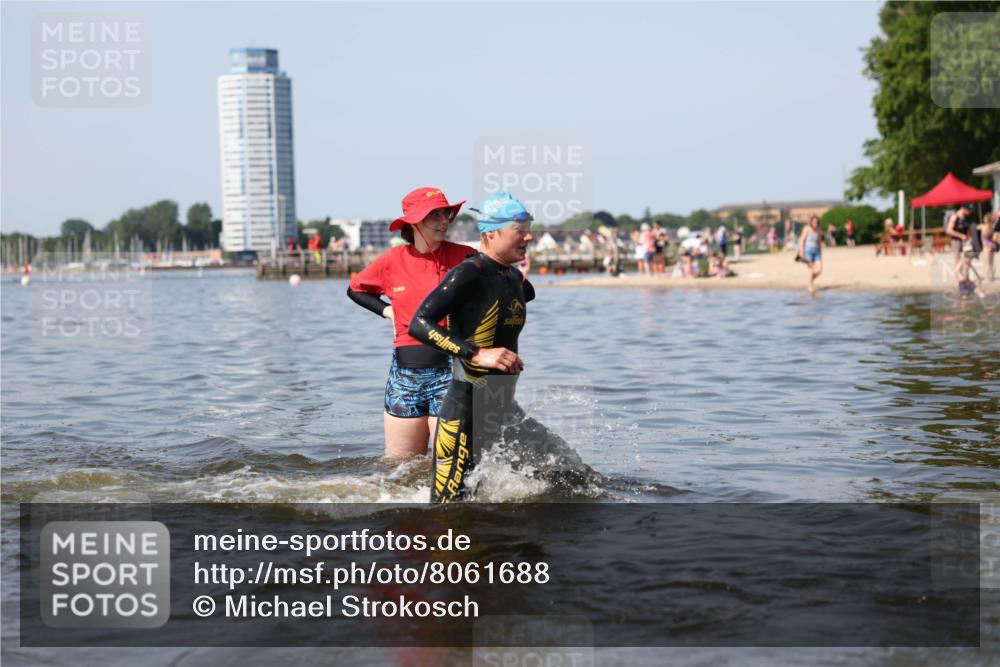 22.06.2025 - Viking Triathlon Michael Strokosch http://msf.ph/oto/8061688 22.06.2025 10:26:13 Schwimmen 9, 526, 617 meine-sportfotos.de