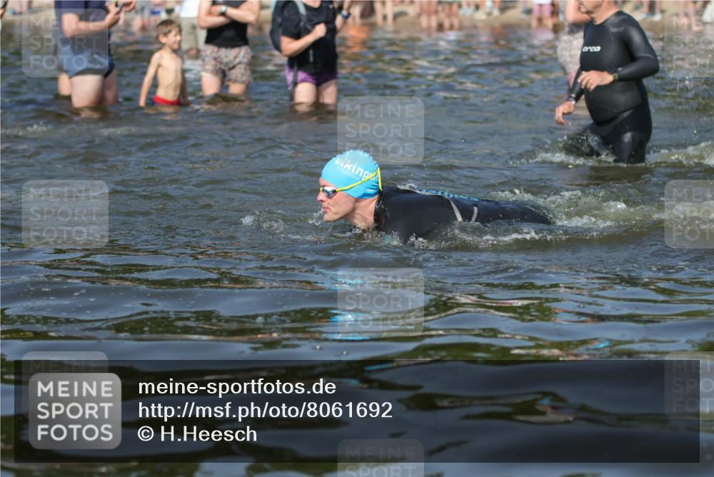 22.06.2025 - Viking Triathlon H.Heesch http://msf.ph/oto/8061692 22.06.2025 10:04:20 Schwimmen 115, 141, 142, 185, 195, 199, 209, 239, 253, 276, 335, 377, 408, 419, 447, 493 meine-sportfotos.de