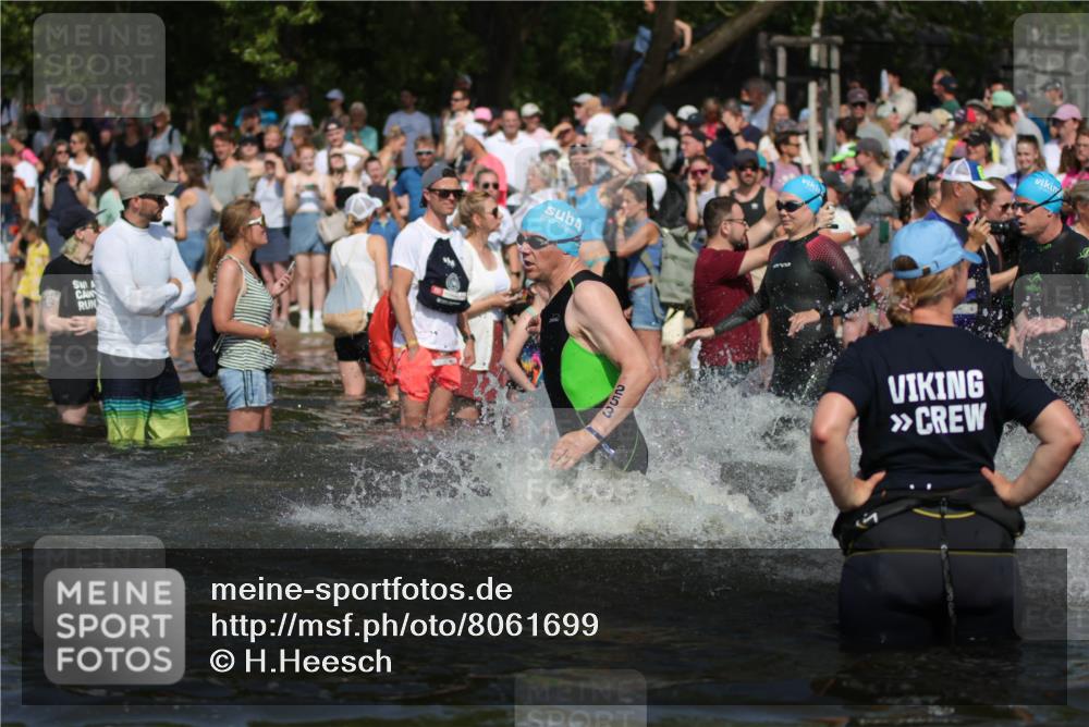 22.06.2025 - Viking Triathlon H.Heesch http://msf.ph/oto/8061699 22.06.2025 10:04:22 Schwimmen 115, 141, 142, 185, 195, 209, 239, 253, 276, 335, 377, 408, 419, 447, 493 meine-sportfotos.de