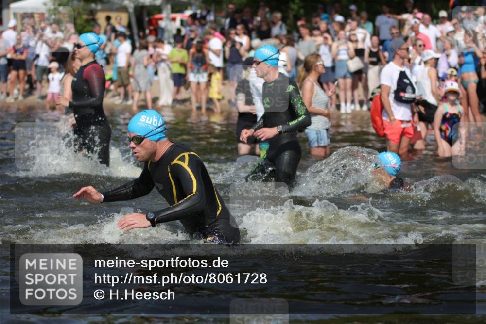 22.06.2025 - Viking Triathlon H.Heesch http://msf.ph/oto/8061728 22.06.2025 10:04:24 Schwimmen 115, 141, 142, 146, 185, 195, 209, 239, 253, 276, 335, 375, 377, 408, 419, 447, 457, 493 meine-sportfotos.de