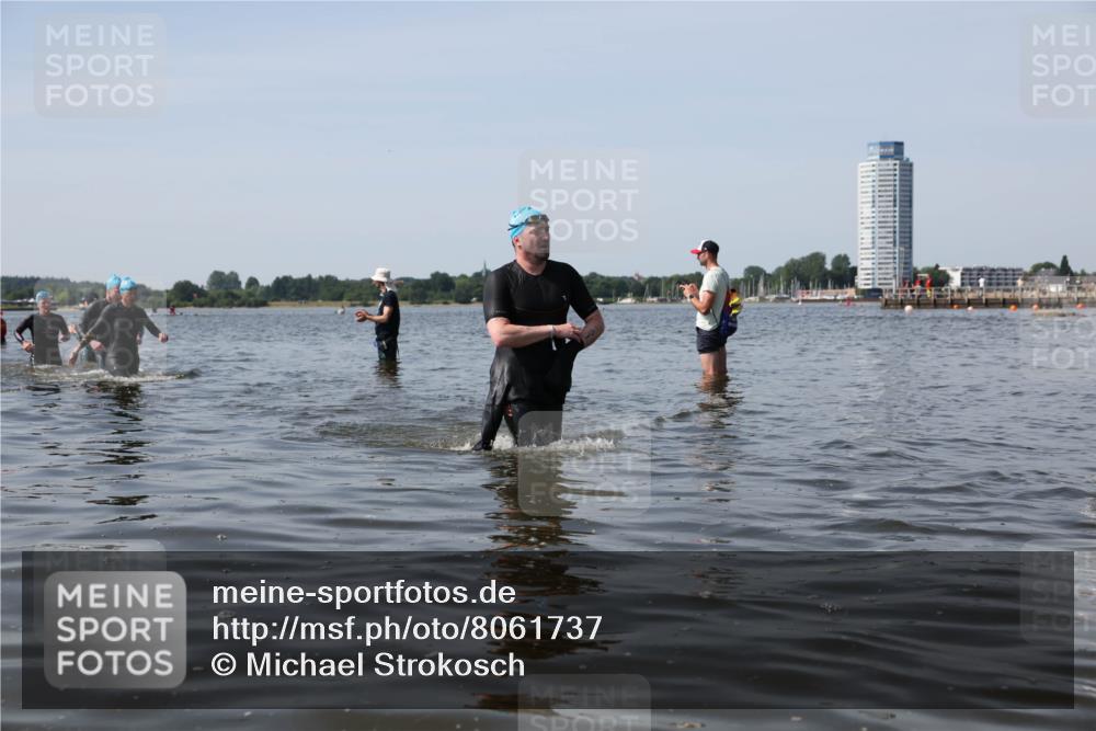 22.06.2025 - Viking Triathlon Michael Strokosch http://msf.ph/oto/8061737 22.06.2025 10:47:11 Schwimmen 51, 74, 76, 378, 421 meine-sportfotos.de