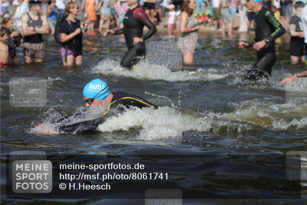 22.06.2025 - Viking Triathlon H.Heesch http://msf.ph/oto/8061741 22.06.2025 10:04:25 Schwimmen 115, 146, 195, 209, 239, 253, 335, 375, 377, 408, 419, 447, 457, 506, 629 meine-sportfotos.de