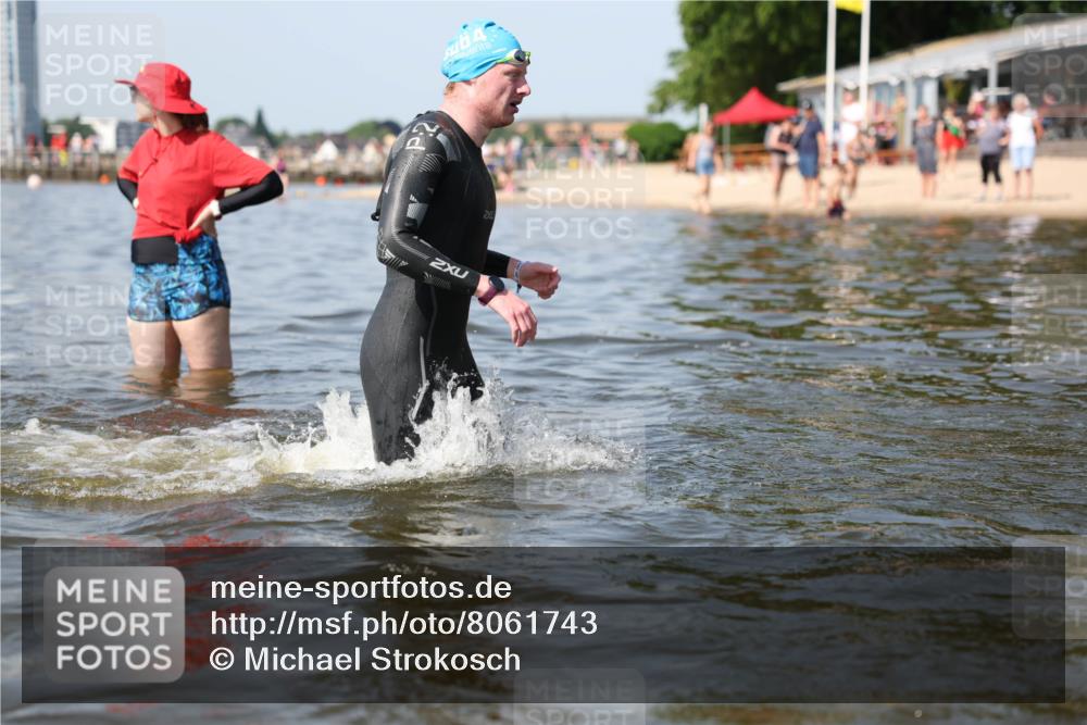 22.06.2025 - Viking Triathlon Michael Strokosch http://msf.ph/oto/8061743 22.06.2025 10:26:18 Schwimmen 9, 526, 617 meine-sportfotos.de