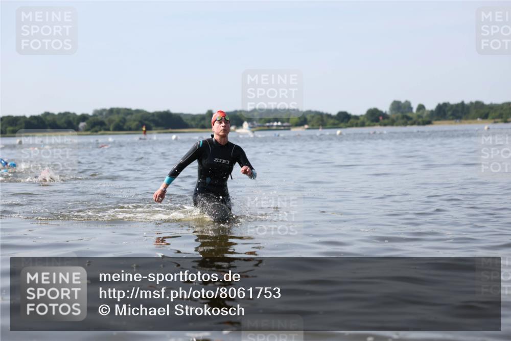 22.06.2025 - Viking Triathlon Michael Strokosch http://msf.ph/oto/8061753 22.06.2025 10:26:45 Schwimmen 610, 661 meine-sportfotos.de