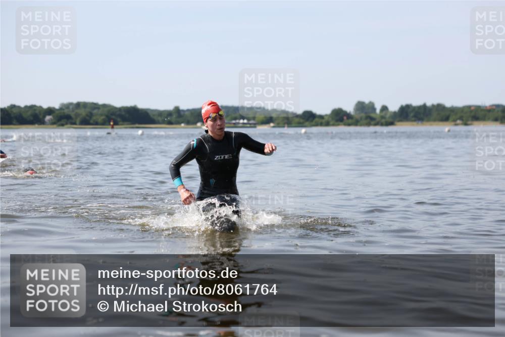 22.06.2025 - Viking Triathlon Michael Strokosch http://msf.ph/oto/8061764 22.06.2025 10:26:46 Schwimmen 610, 661 meine-sportfotos.de