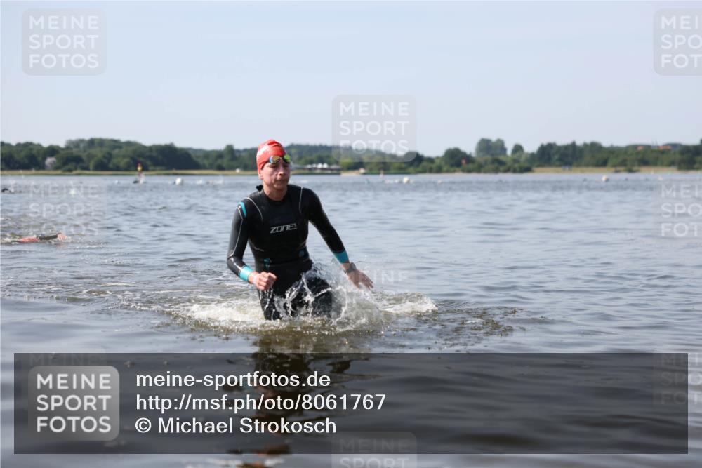 22.06.2025 - Viking Triathlon Michael Strokosch http://msf.ph/oto/8061767 22.06.2025 10:26:46 Schwimmen 610, 661 meine-sportfotos.de